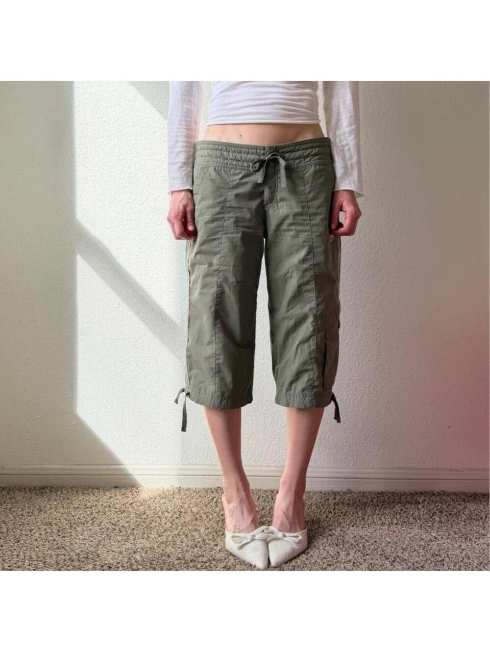 Insane vintage y2k Nike low rise wide leg olive green khaki cargo capris